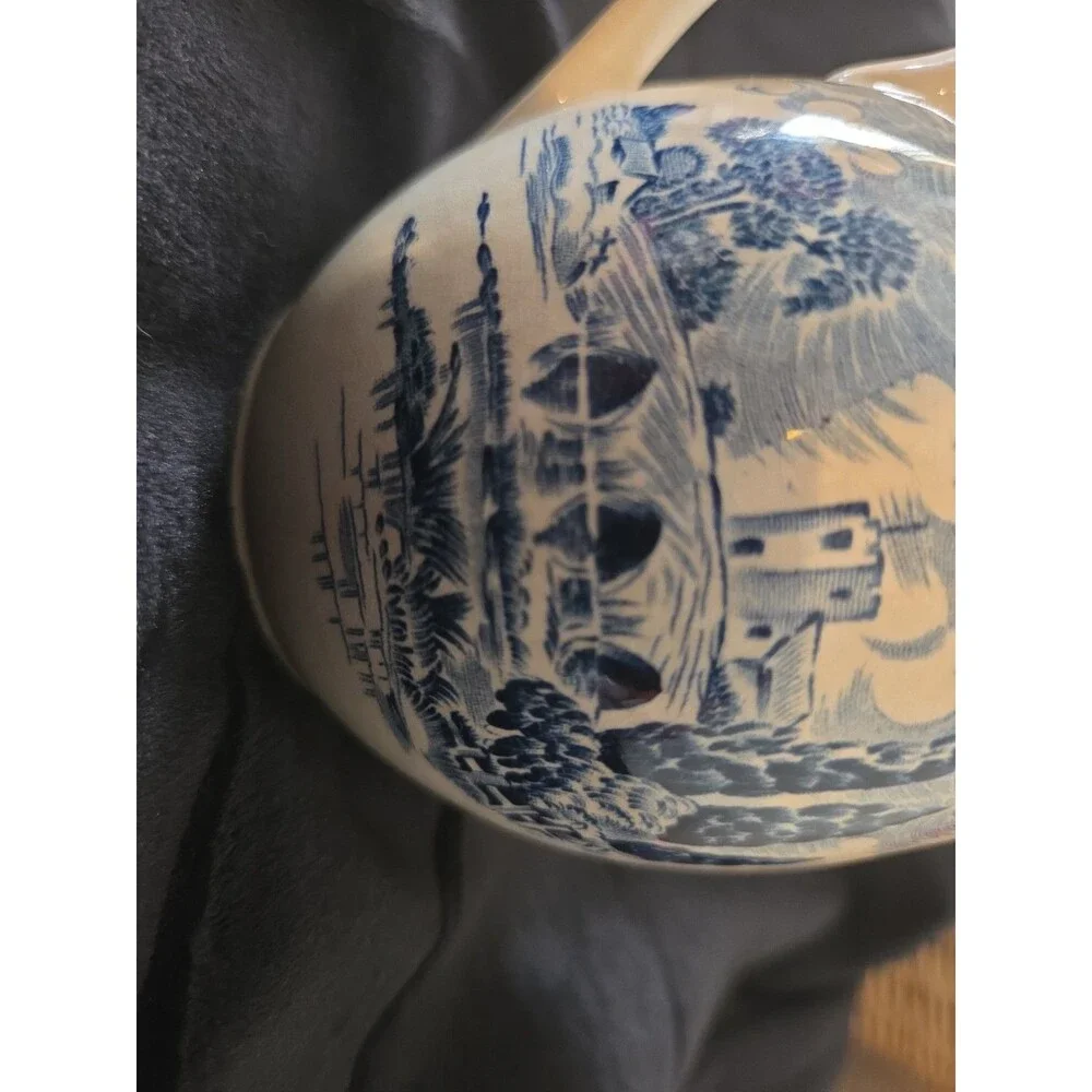 Enoch WEDGWOOD Creamer COUNTRYSIDE Blue & White made in ENGLAND